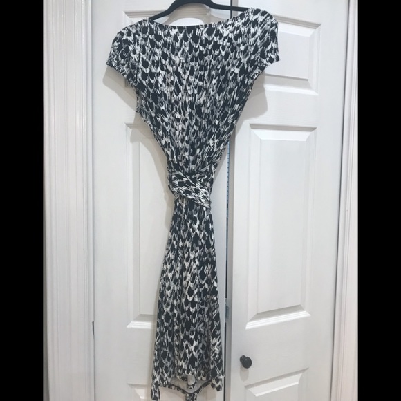 Ann Taylor black and white wrap dress. - Picture 2 of 3